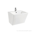 Маленькая ванная комната экономит пространство керамическая подвесная раковина